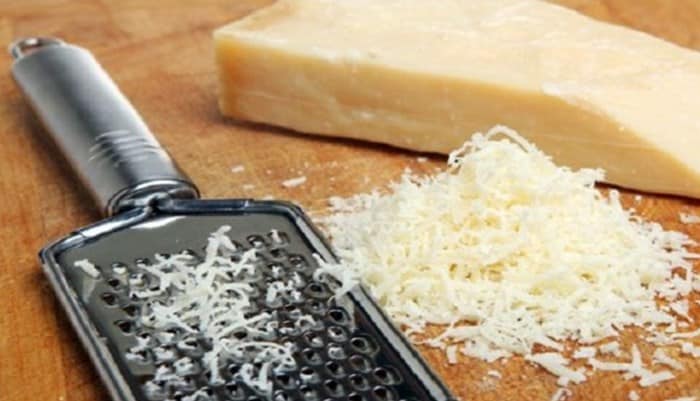 El marinado del queso parmesano