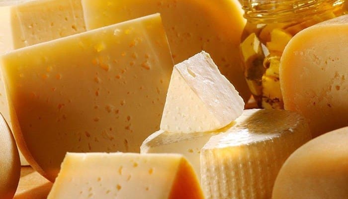 Ingredientes principales que lleva un queso amarillo